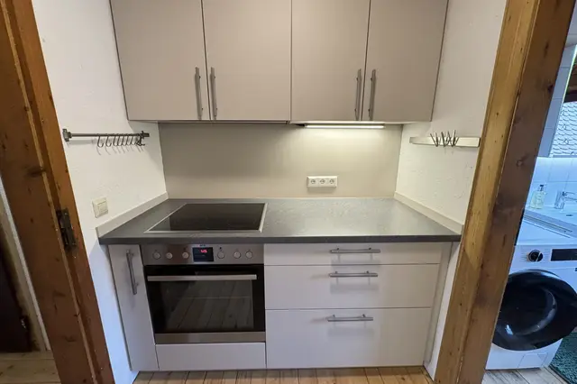 Küche mit Backofen